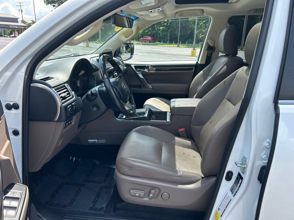 Used 2022 Lexus GX 460 Luxury w/ Sport Design Package AWD/4WD image 10