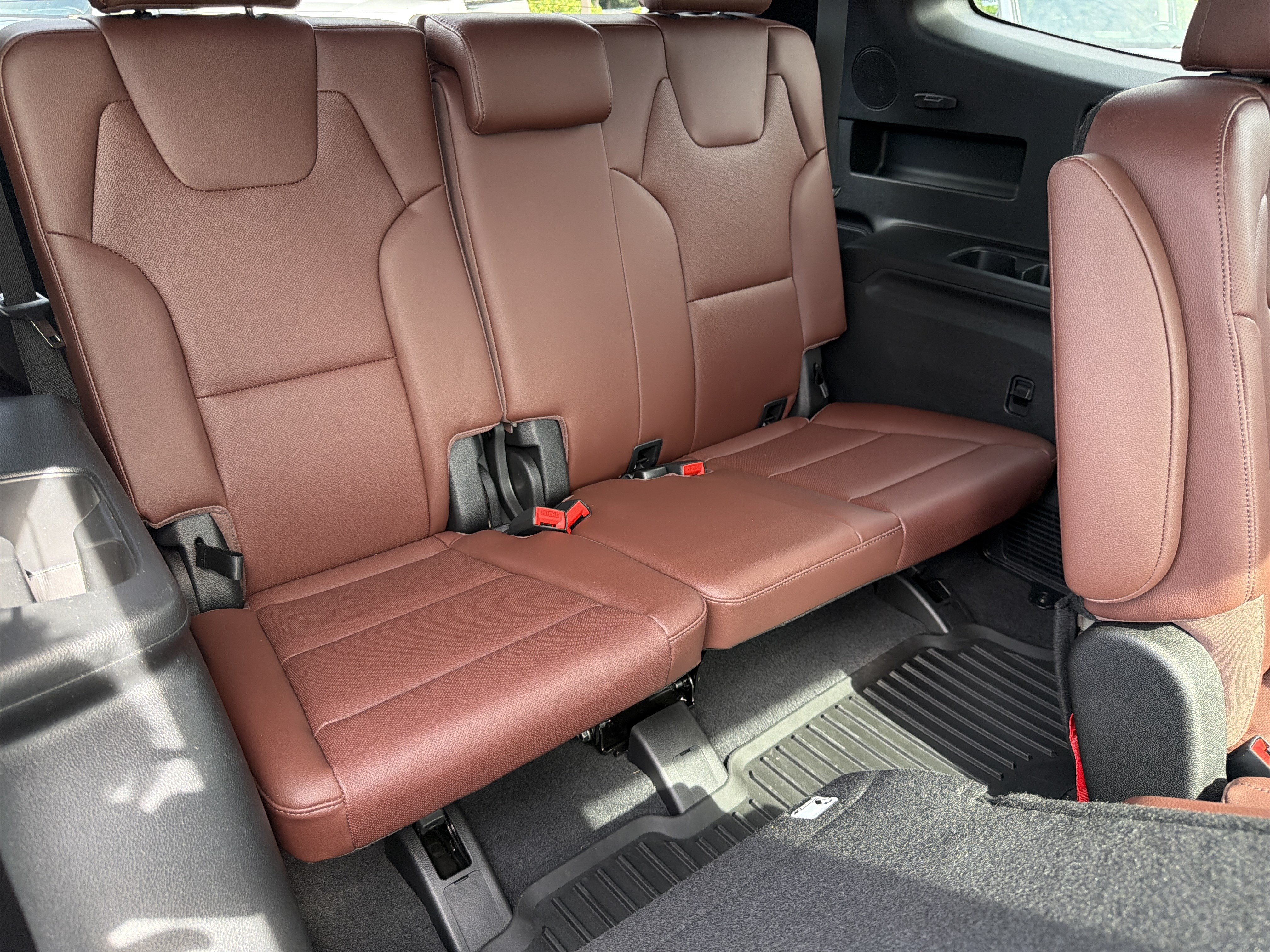 Used 2024 Kia Telluride SX w/ Towing Package FWD image 28