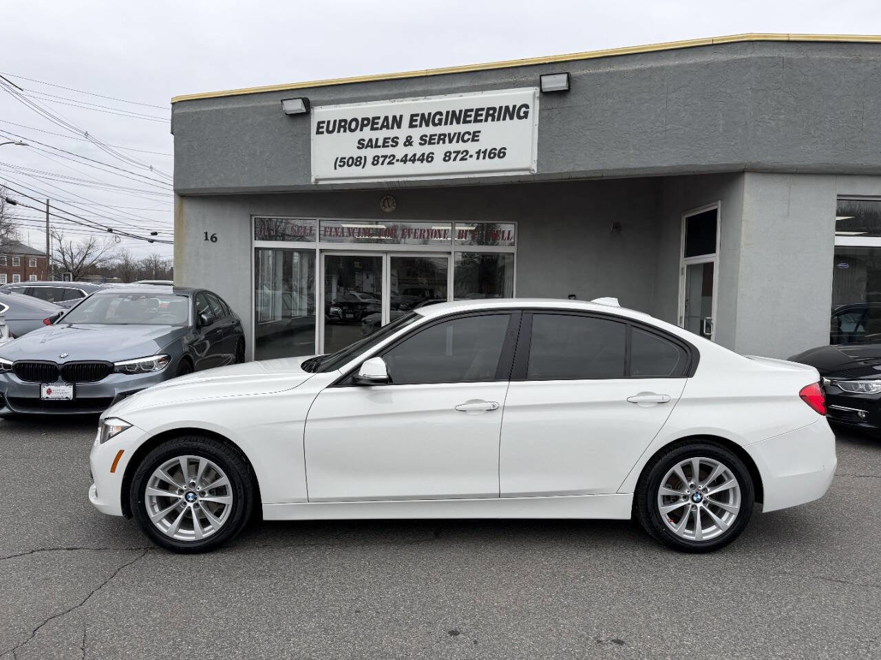Used 2017 BMW 320i Sedan w/ Driver Assistance Package RWD image 4