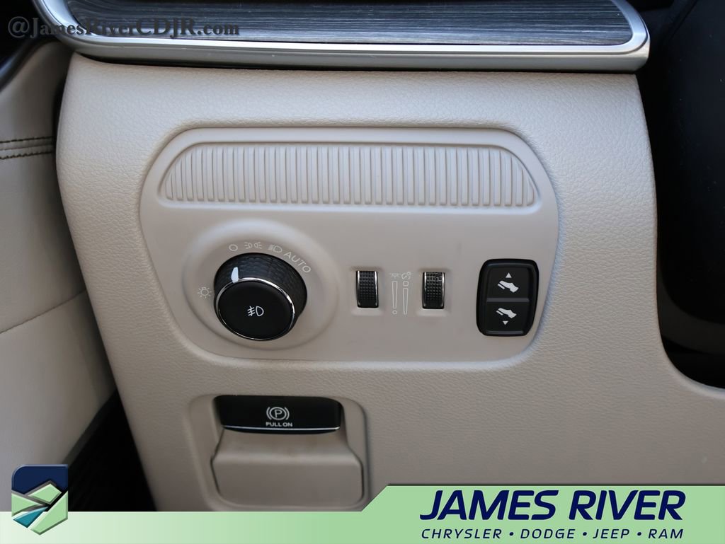 Used 2024 Jeep Wagoneer Series II w/ Flexible Seating Group image 32