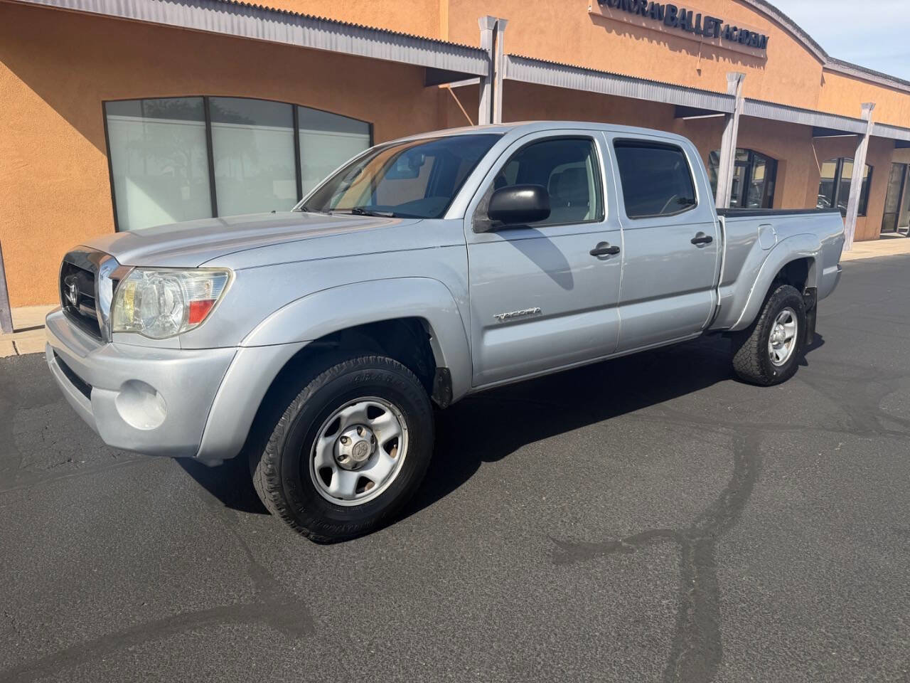 Used 2006 Toyota Tacoma PreRunner RWD image 3