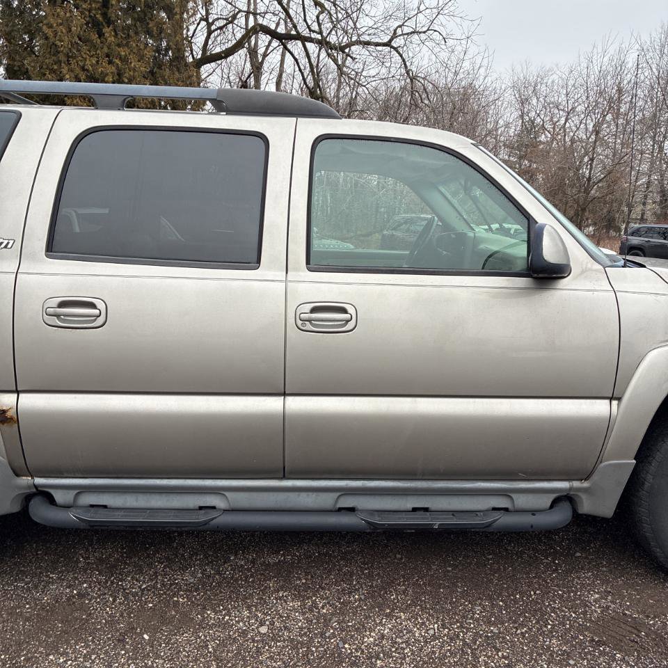 Used 2002 Chevrolet Suburban Z71 image 7