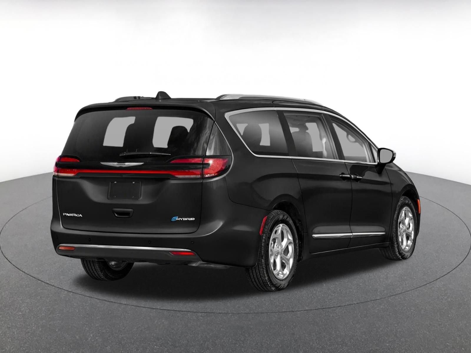 Used 2023 Chrysler Pacifica Touring-L FWD image 2