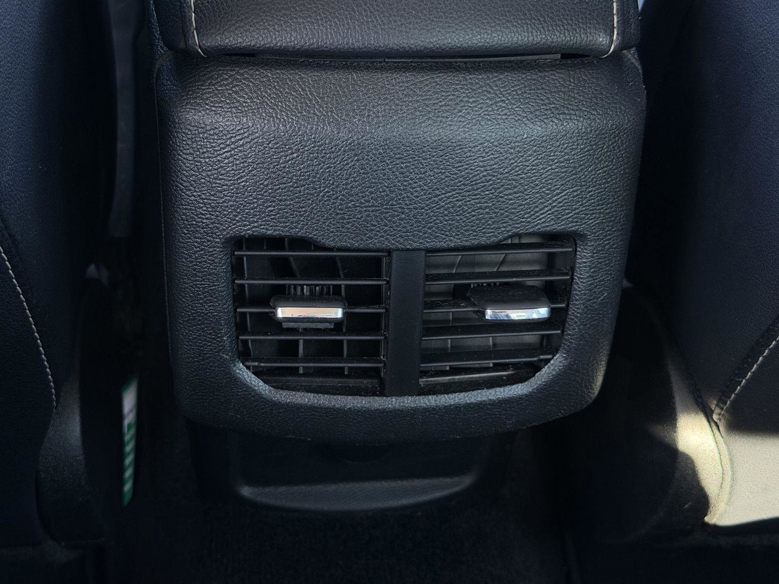 Used 2017 Ford Fusion SE w/ Fusion SE Technology Package image 7