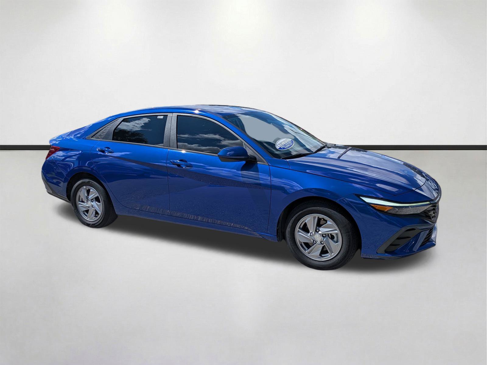 Used 2024 Hyundai Elantra SE FWD image 2