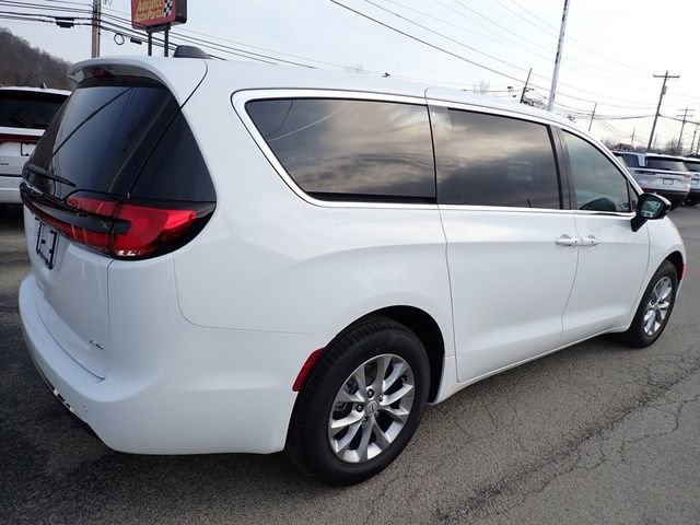 New 2026 Chrysler Pacifica Select image 7