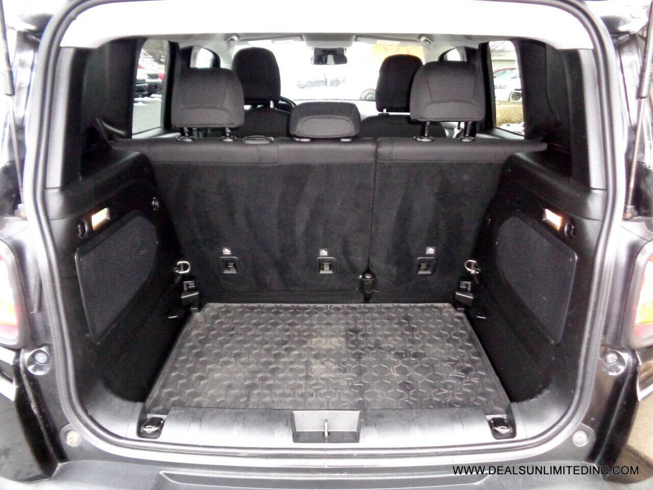 Used 2015 Jeep Renegade Latitude image 18