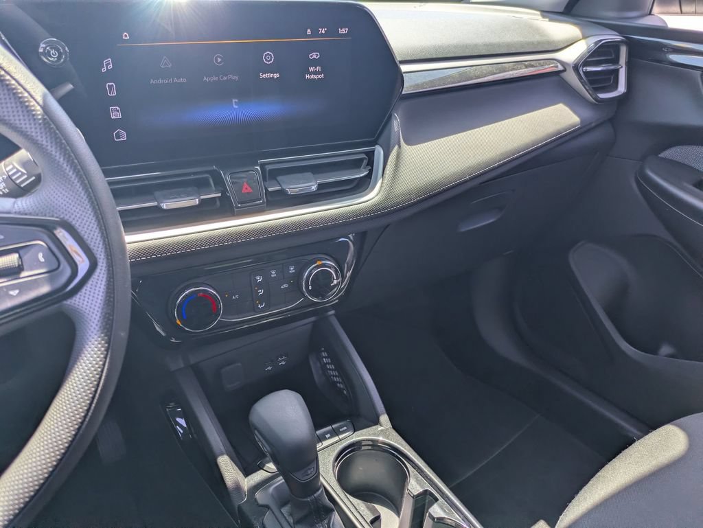Used 2025 Chevrolet TrailBlazer LT AWD/4WD image 19