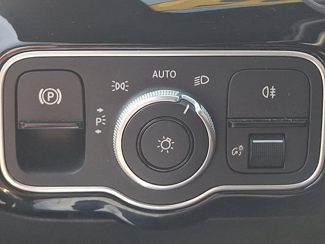 Used 2025 Mercedes-Benz CLA 250 image 23