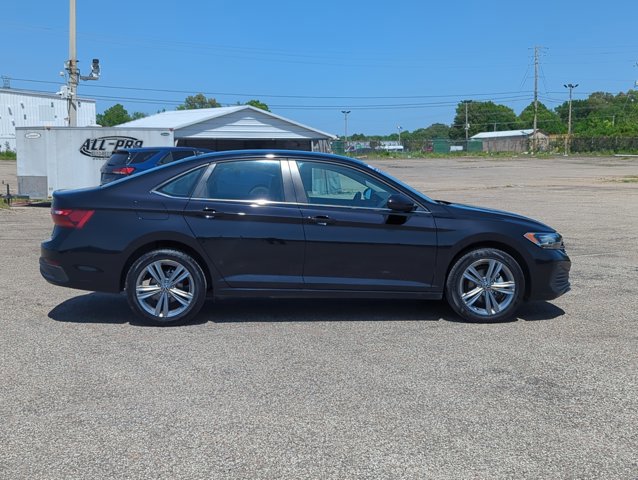 Used 2024 Volkswagen Jetta SE image 4