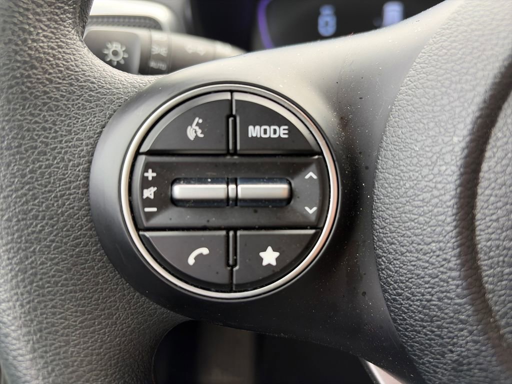 Used 2025 Kia Soul LX FWD image 13