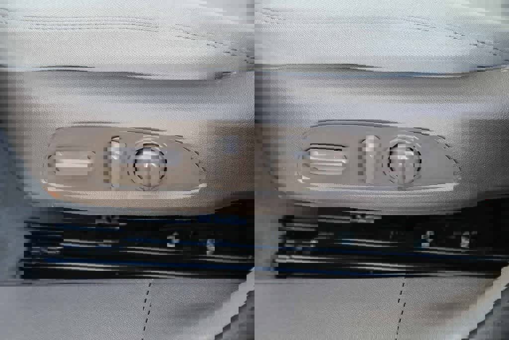 Used 2021 Chevrolet Malibu LT image 16