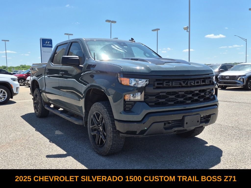 Used 2025 Chevrolet Silverado 1500 Custom Trail Boss w/ Dark Appearance Package AWD/4WD image 1