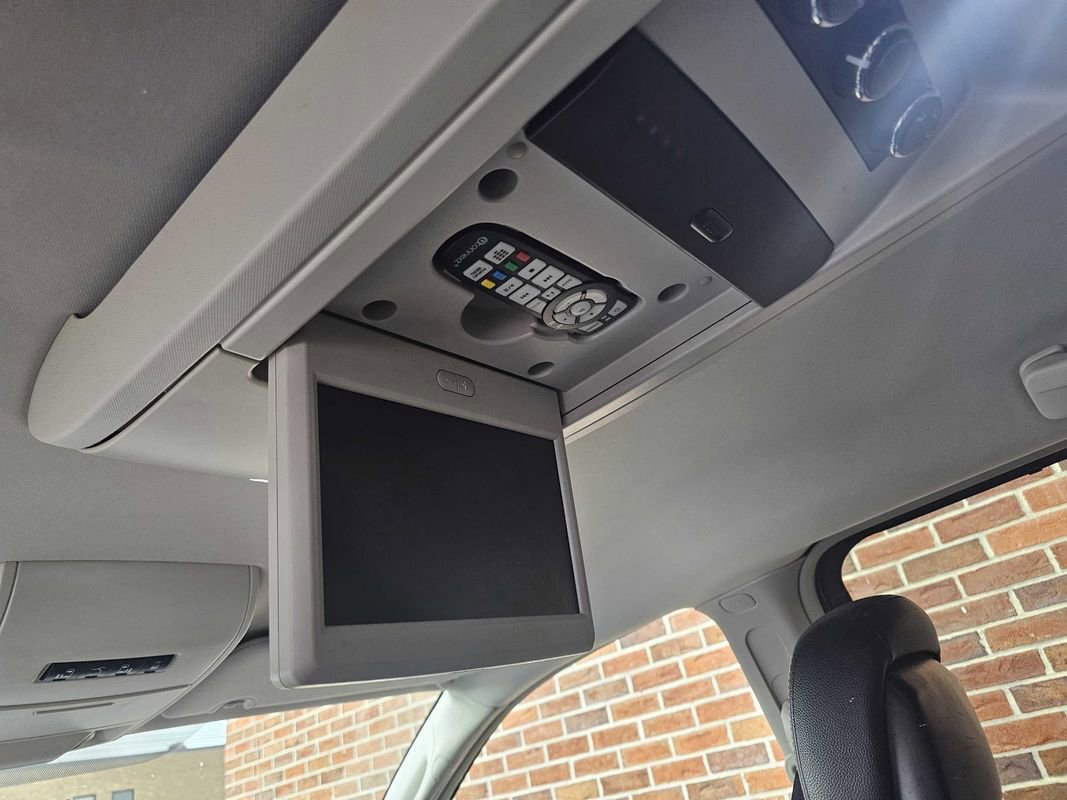 Used 2015 Chrysler Town & Country Touring-L w/ Driver Convenience Group image 15