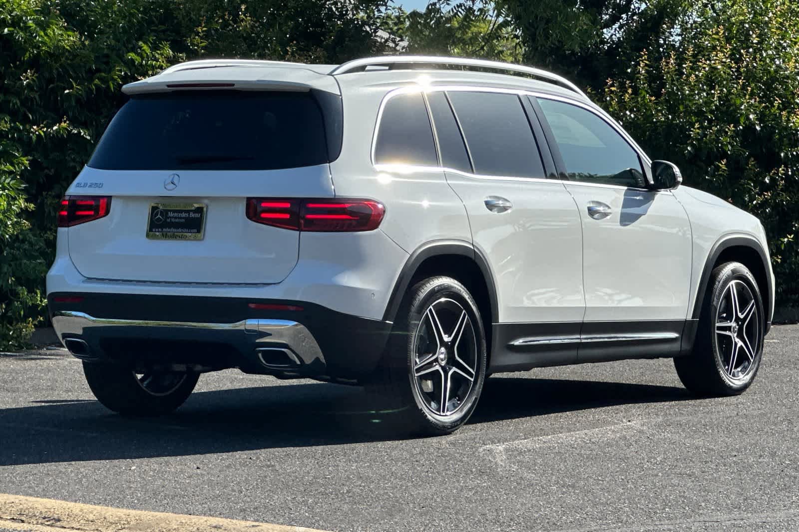 New 2026 Mercedes-Benz GLB 250 image 3