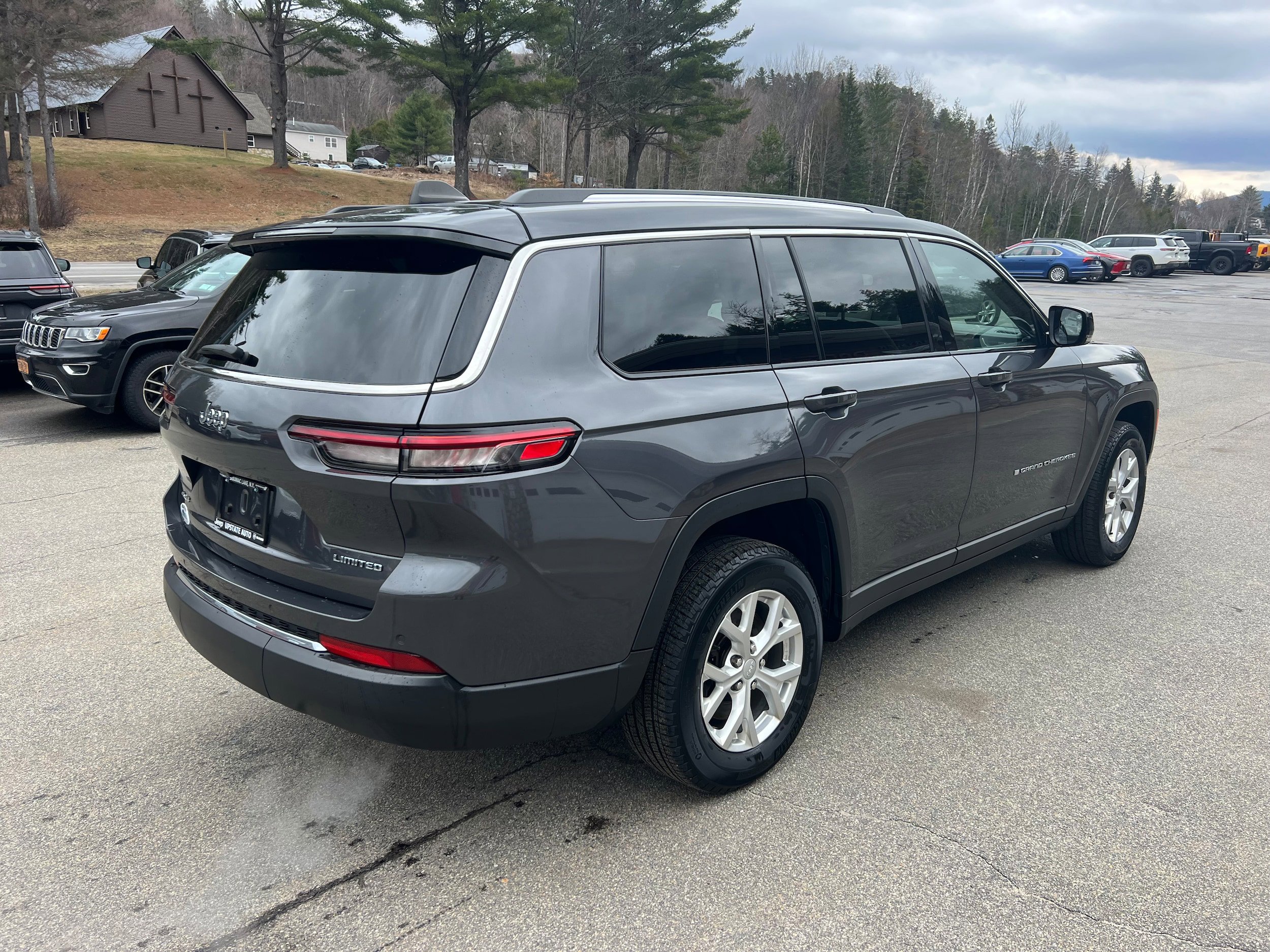 Used 2023 Jeep Grand Cherokee L Limited AWD/4WD image 5
