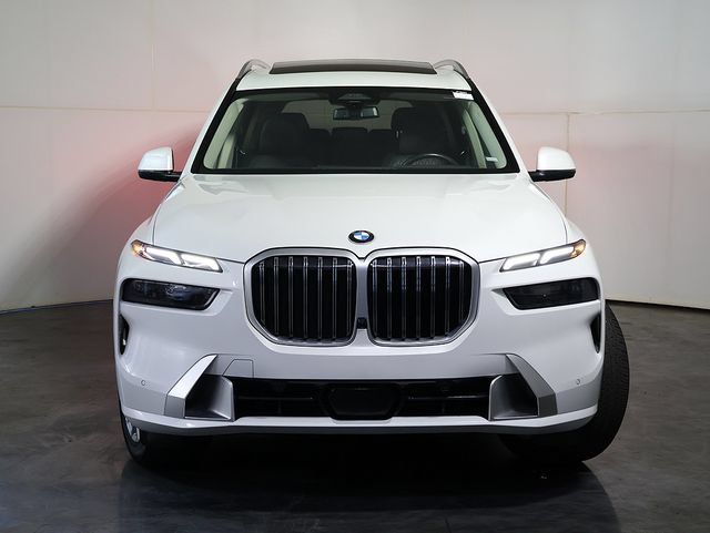 Used 2025 BMW X7 xDrive40i AWD/4WD image 9