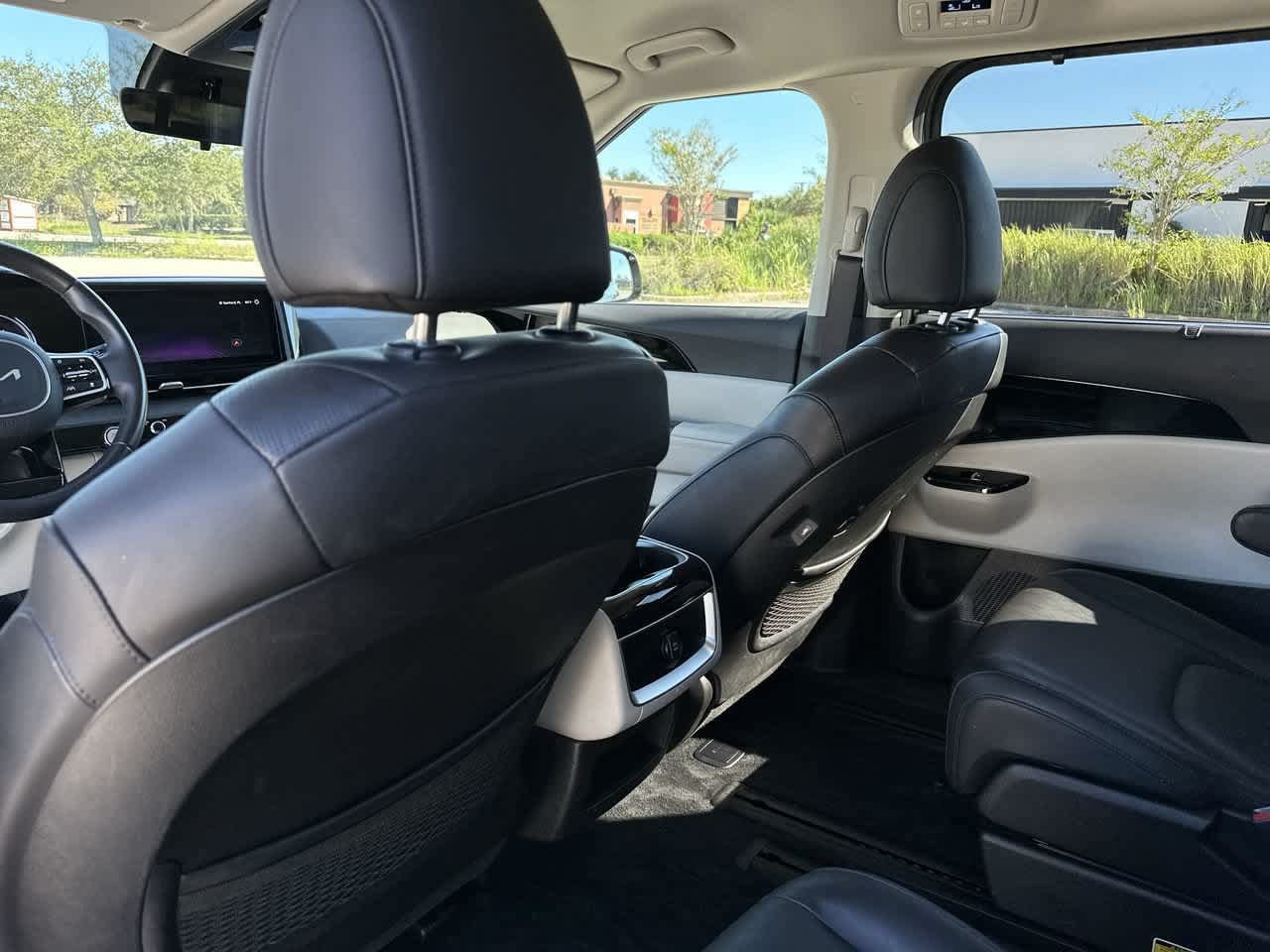 Used 2024 Kia Carnival EX FWD image 18