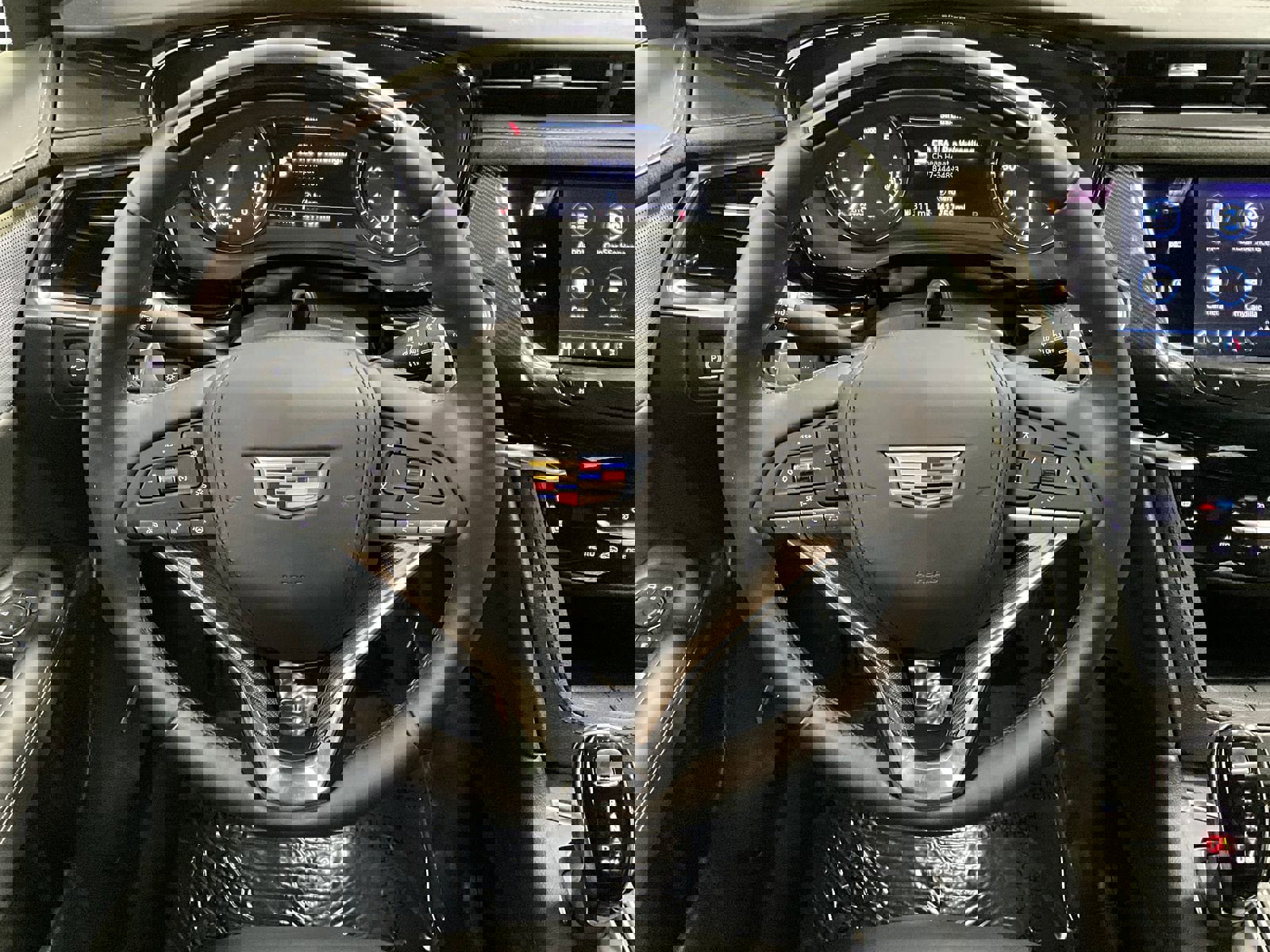 Used 2023 Cadillac XT6 Sport w/ Platinum Package image 5