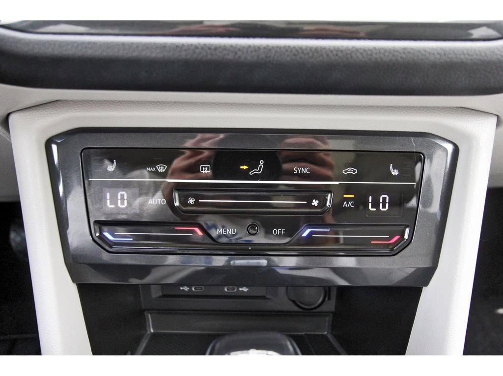 Used 2024 Volkswagen Tiguan SE w/ Panoramic Sunroof Package AWD/4WD image 26