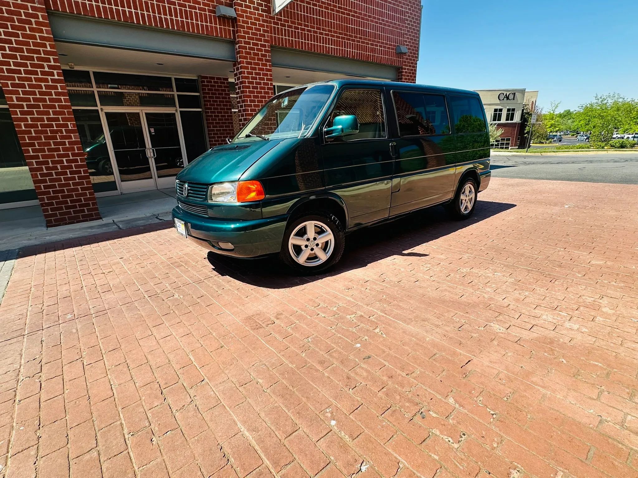 Used 2003 Volkswagen Eurovan GLS FWD image 3