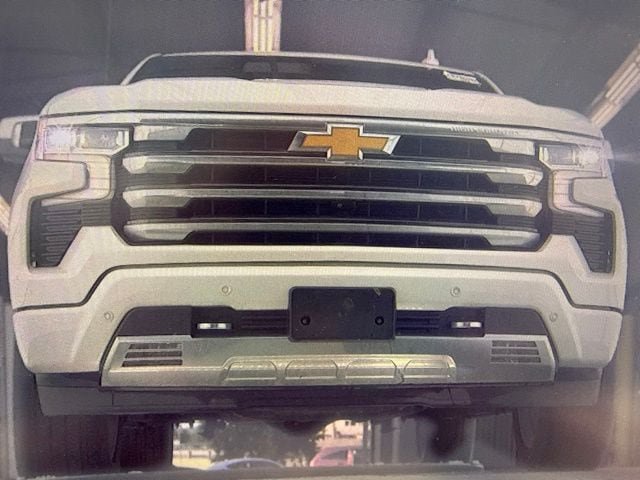 Used 2023 Chevrolet Silverado 1500 High Country w/ Technology Package AWD/4WD image 10