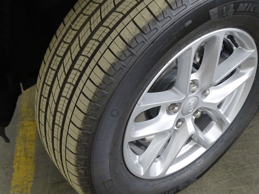 New 2025 Jeep Grand Cherokee L Laredo w/ Luxury Tech Group I image 42