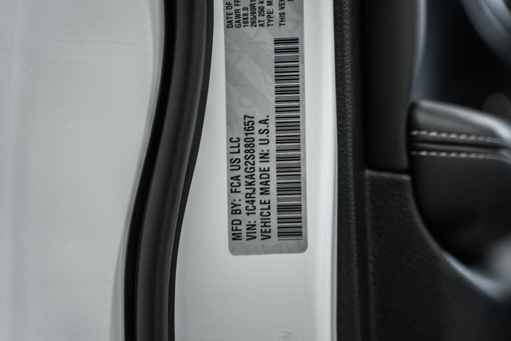 New 2025 Jeep Grand Cherokee L Altitude image 38