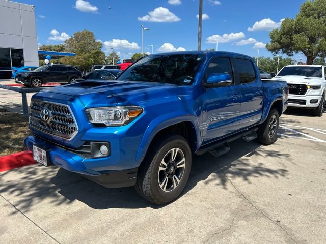 Used 2017 Toyota Tacoma TRD Sport w/ Tow Package RWD image 4