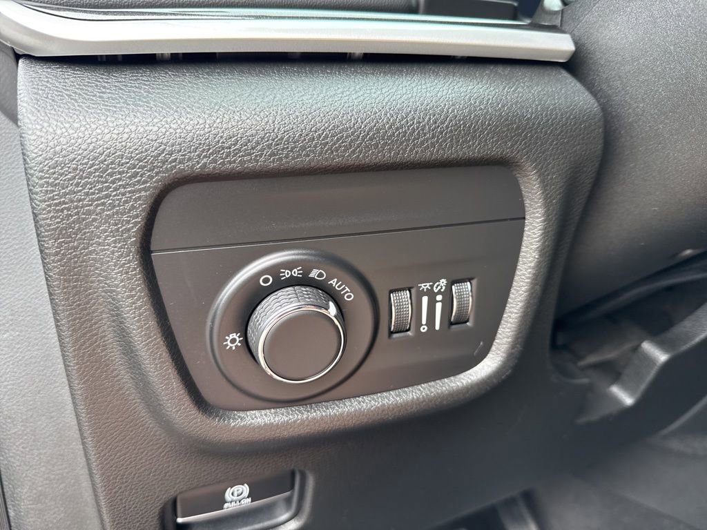 Certified 2021 Jeep Grand Cherokee L Laredo image 16