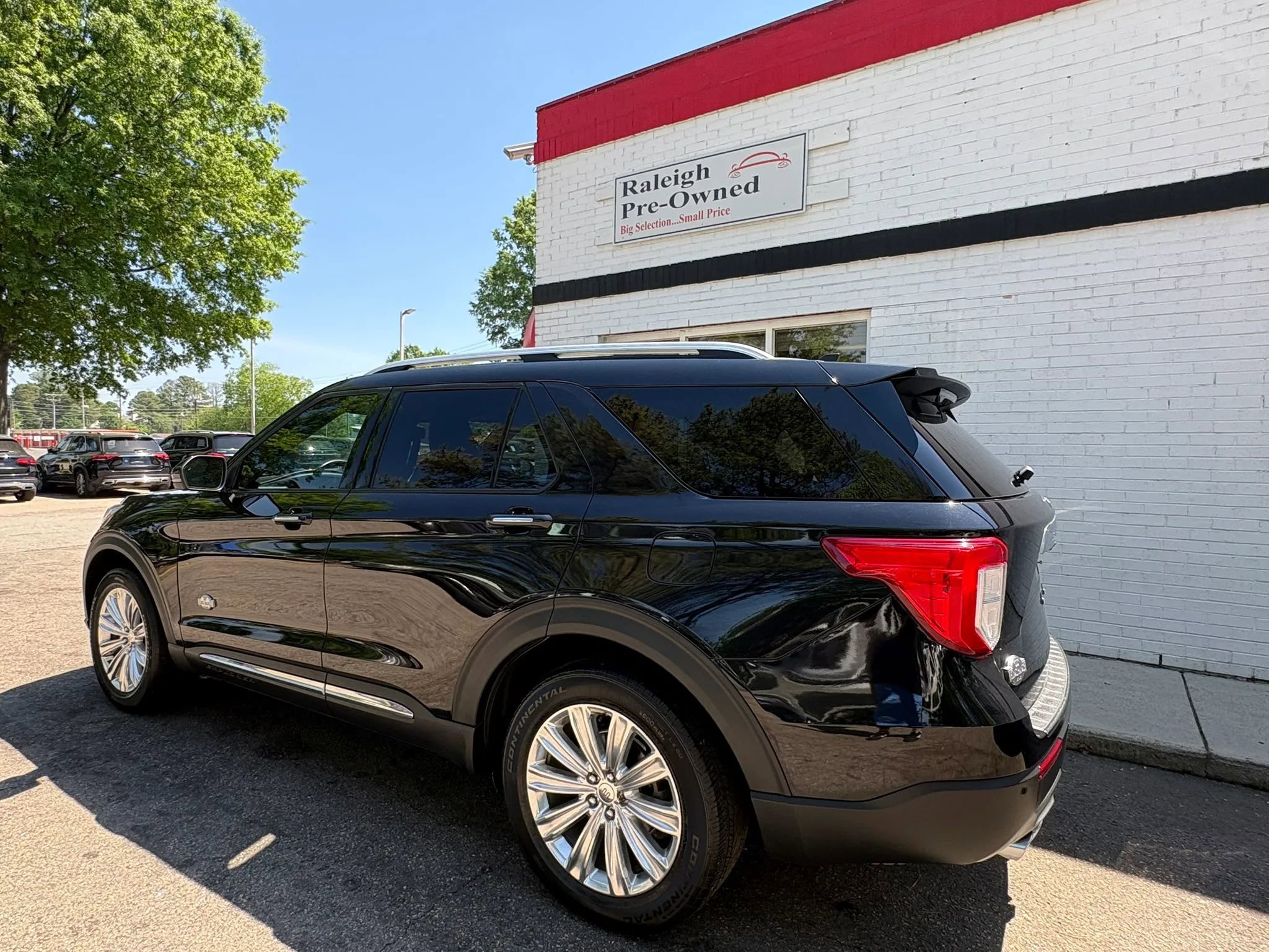 Used 2021 Ford Explorer King Ranch w/ Premium Technology Package AWD/4WD image 7