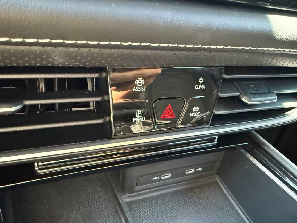 Used 2024 Volkswagen Atlas SE w/ Black Wheel Package image 15