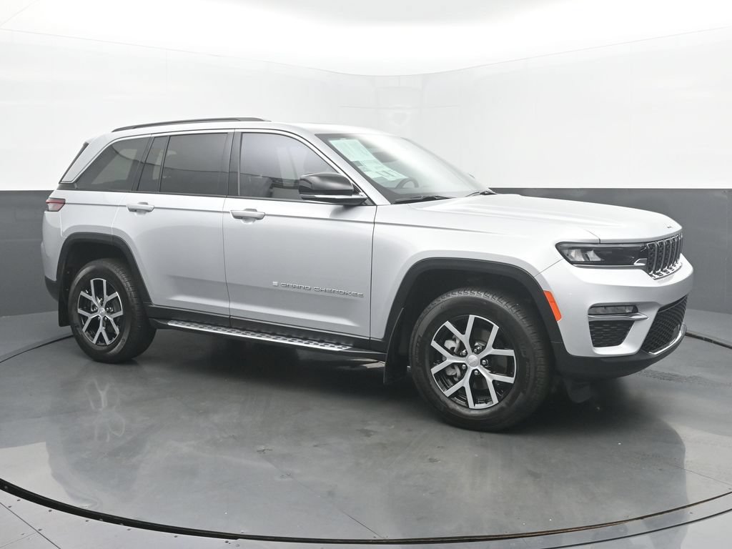 Used 2024 Jeep Grand Cherokee Limited AWD/4WD image 3