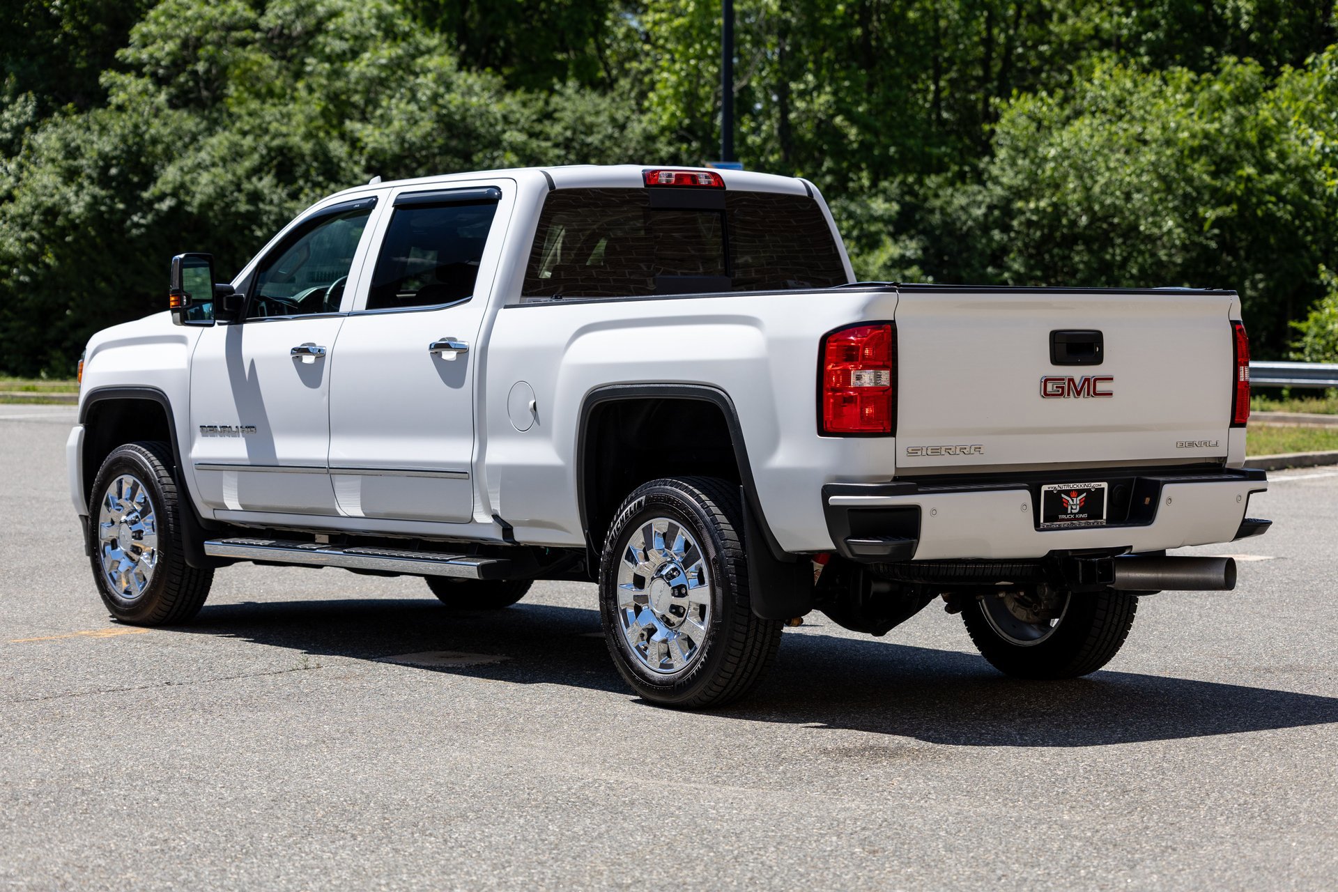 Used 2017 GMC Sierra 2500 Denali w/ Duramax Plus Package AWD/4WD image 11