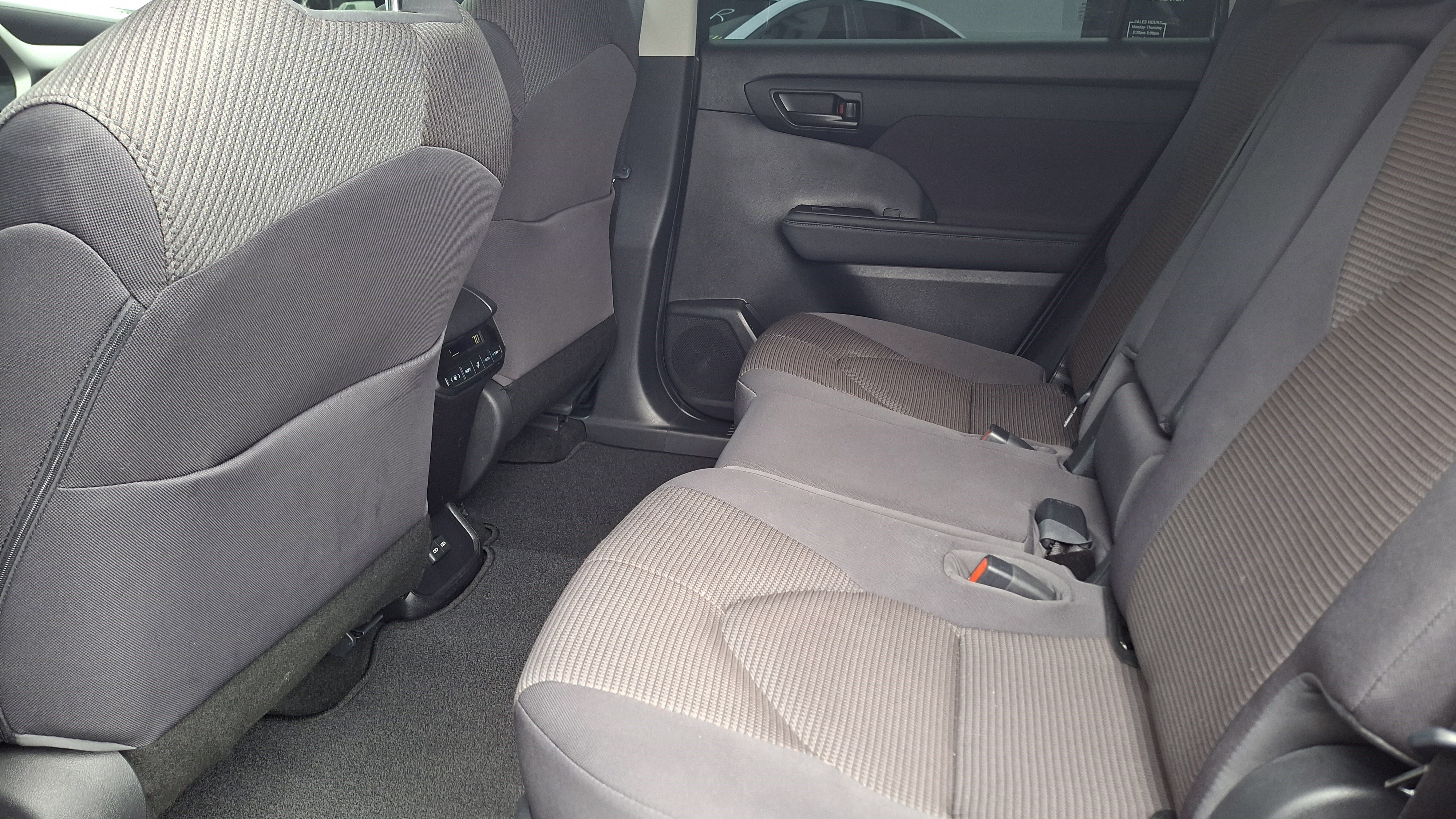 Used 2023 Toyota Highlander L image 20