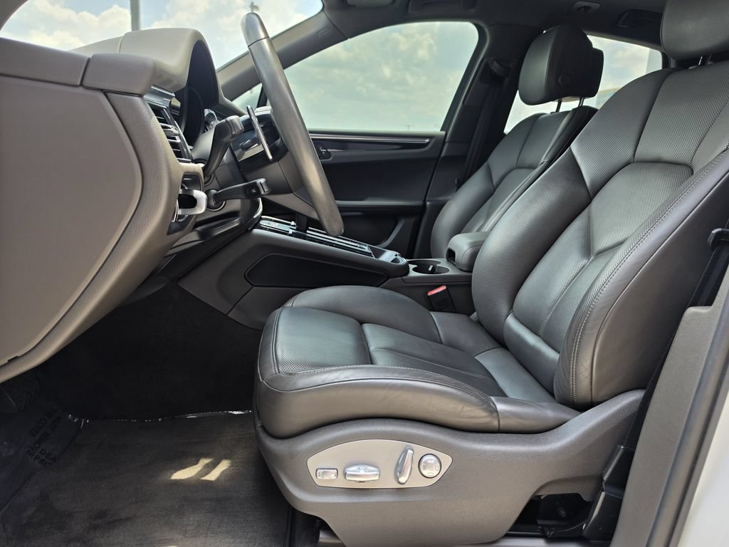 Certified 2023 Porsche Macan AWD/4WD image 11
