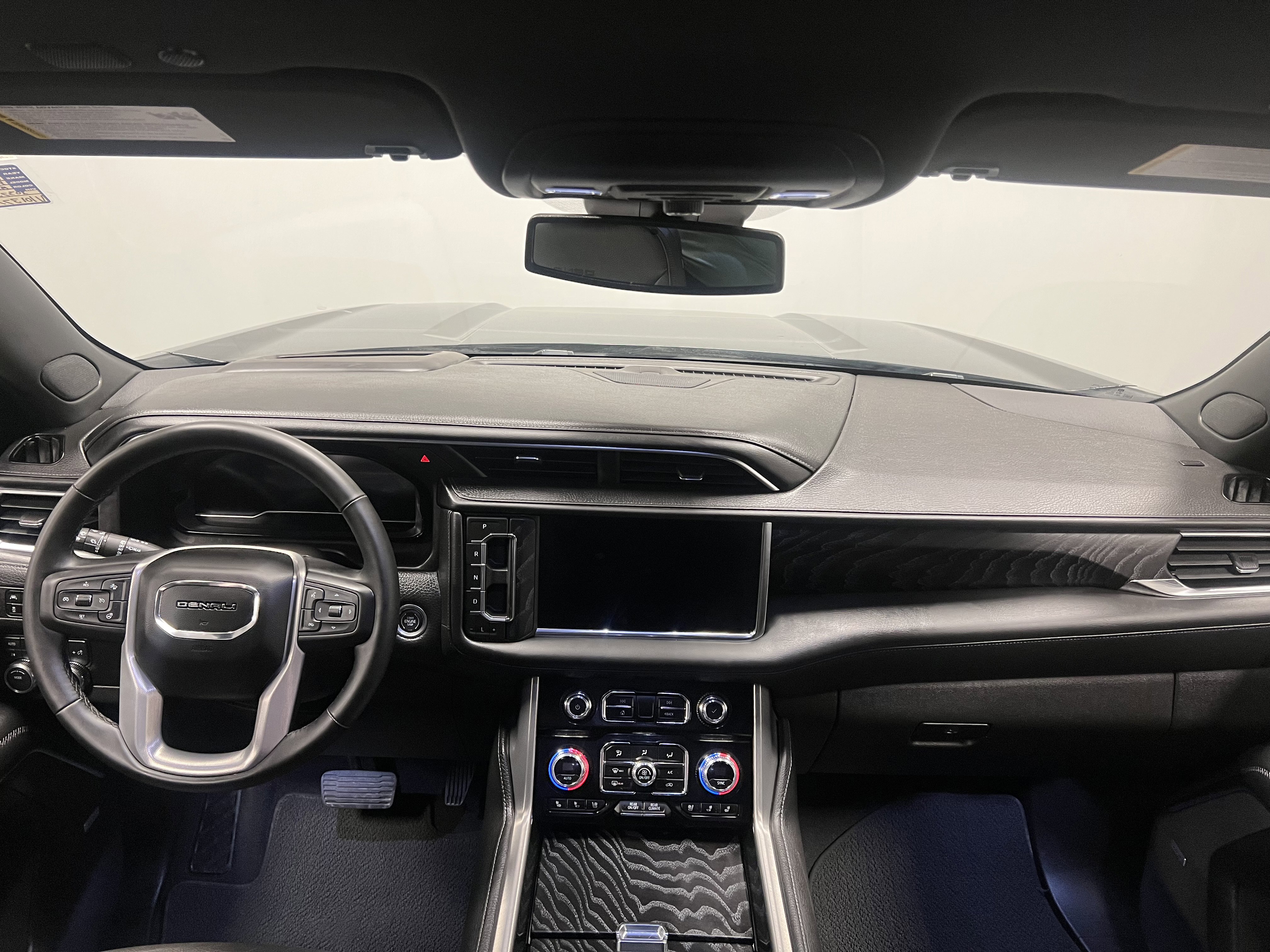 Used 2024 GMC Yukon XL Denali image 23