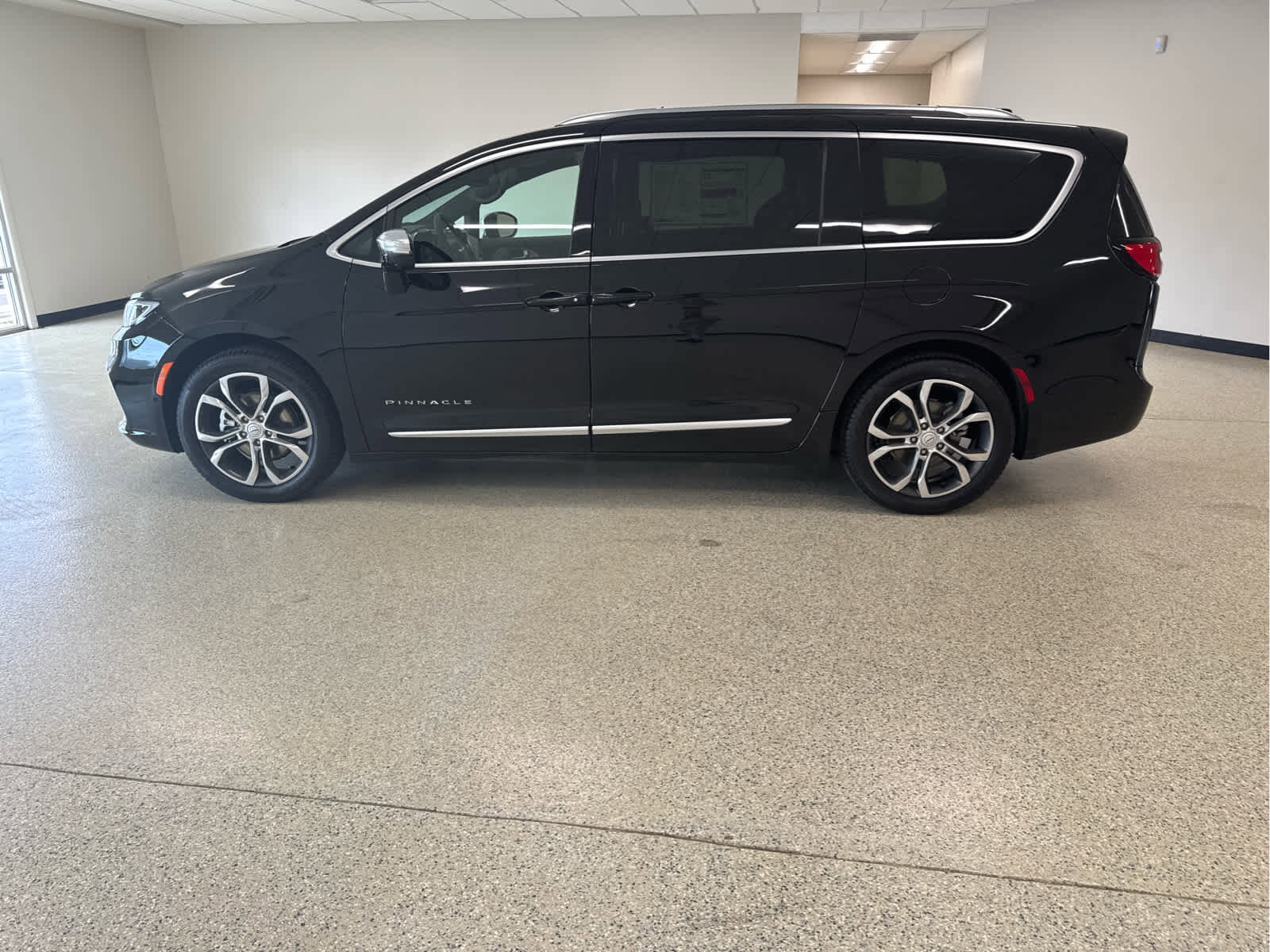 New 2026 Chrysler Pacifica Pinnacle FWD image 10
