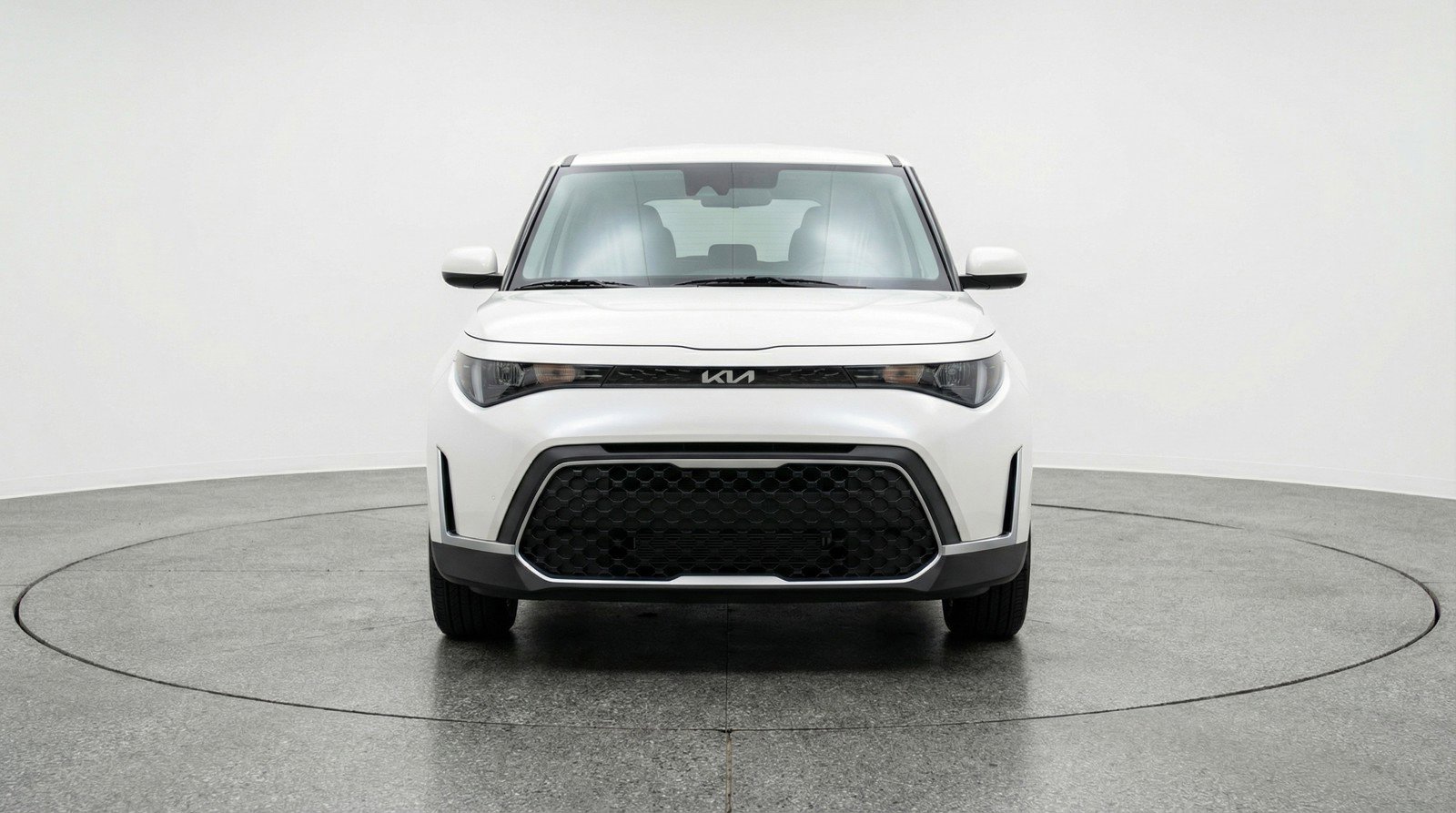 Used 2025 Kia Soul LX w/ LX Technology Package image 2