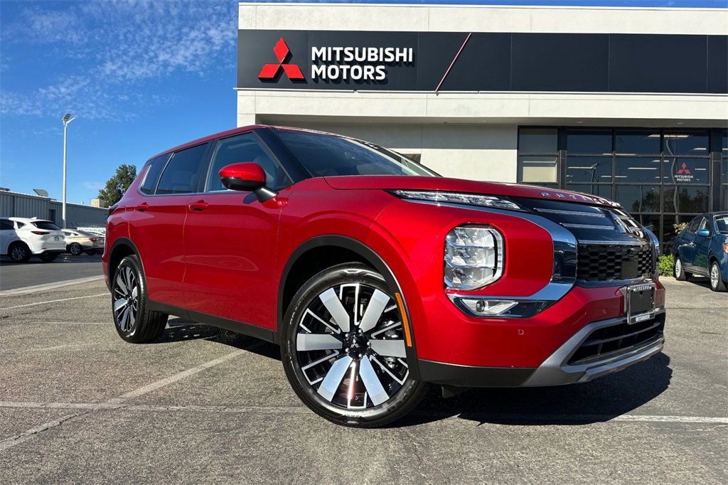 New 2025 Mitsubishi Outlander SE image 2