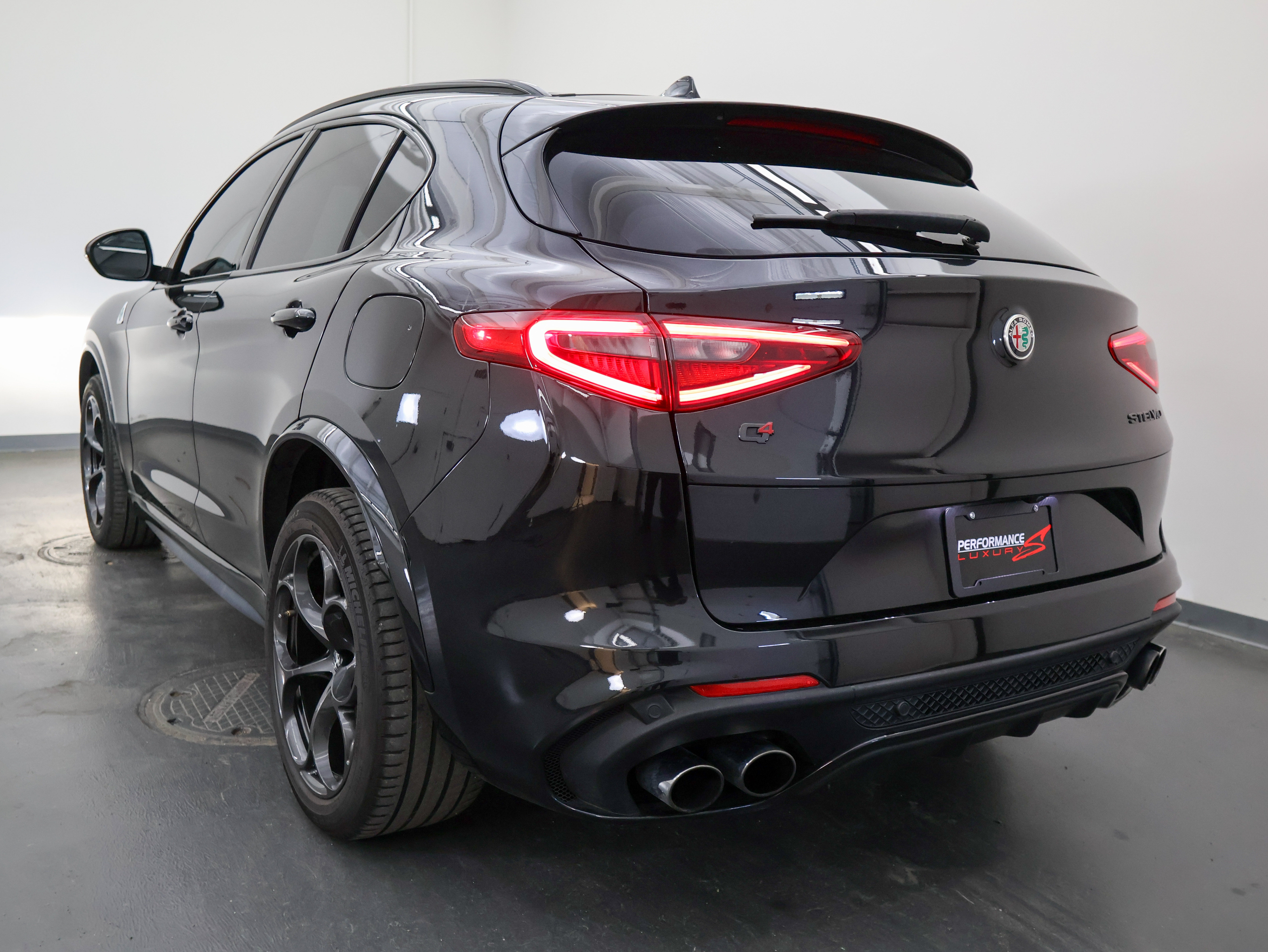 Used 2022 Alfa Romeo Stelvio Quadrifoglio w/ Active Assist Plus Package AWD/4WD image 5