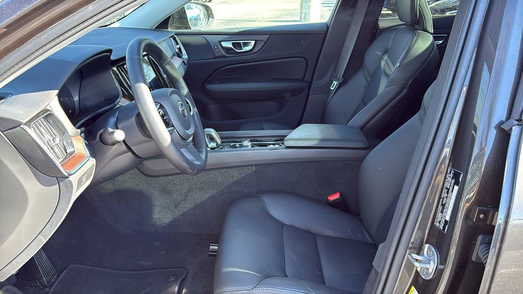 Used 2025 Volvo V60 B5 Cross Country Plus image 19