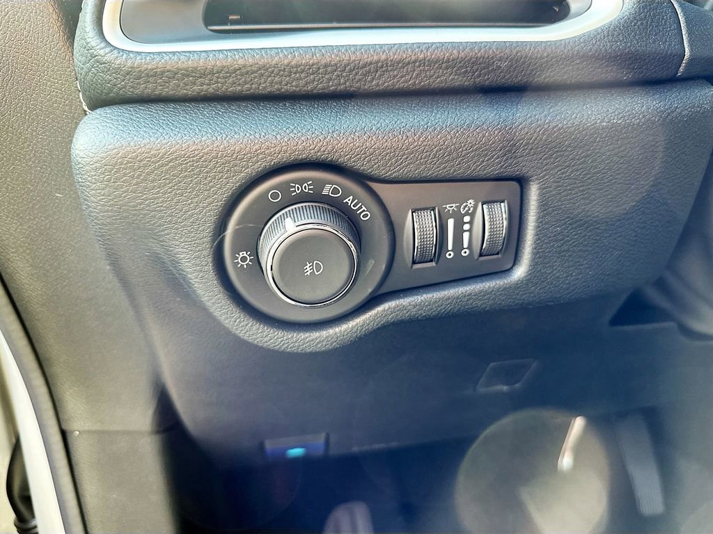 New 2026 Chrysler Pacifica Select image 13