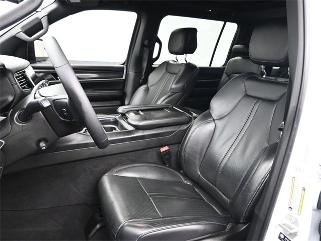 Used 2024 Jeep Wagoneer Base w/ Premium Group I image 19