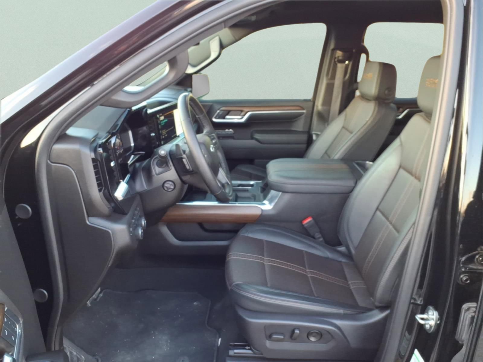 Used 2024 Chevrolet Silverado 1500 High Country w/ Midnight Edition image 21