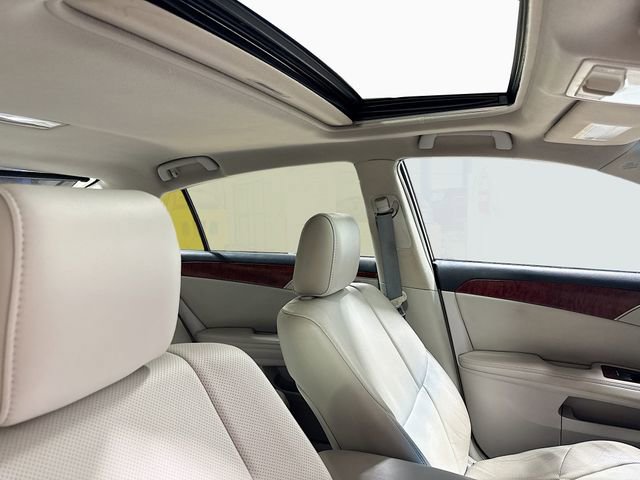 Used 2012 Toyota Avalon Limited image 30