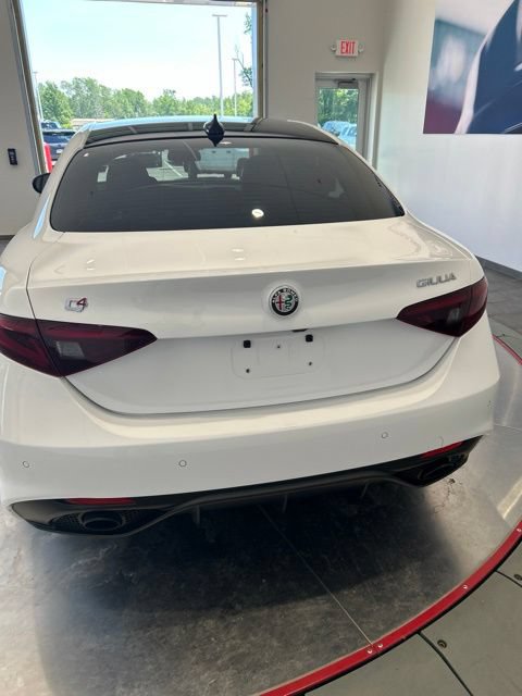Used 2022 Alfa Romeo Giulia Veloce AWD/4WD image 6