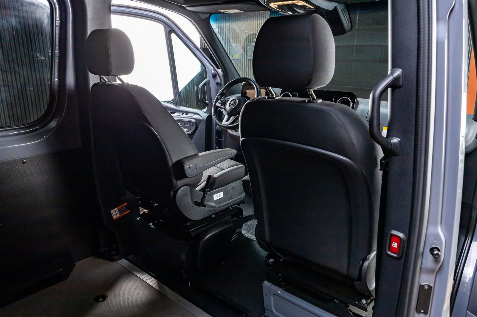 Used 2024 Mercedes-Benz Sprinter 3500 image 30