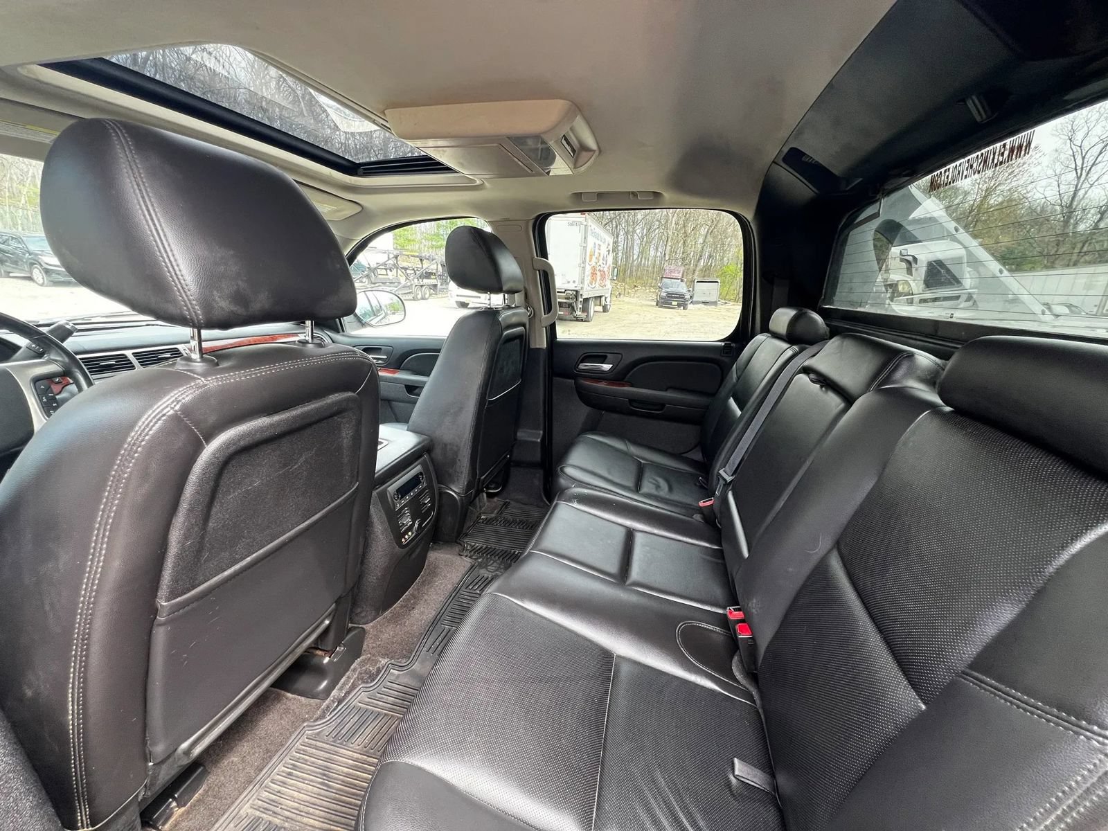 Used 2011 Chevrolet Avalanche LTZ AWD/4WD image 10