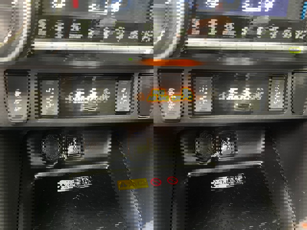 Used 2024 Toyota RAV4 XSE w/ Advanced Technology Package image 21